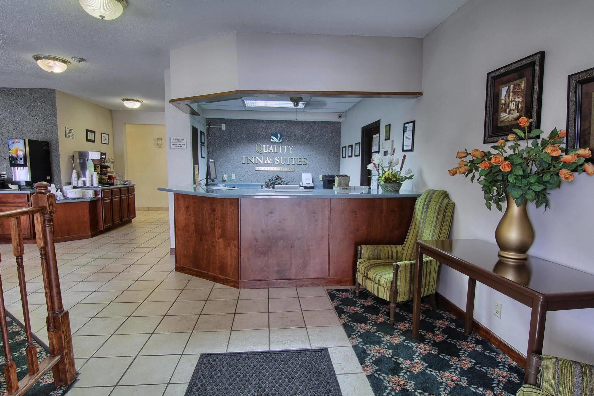 Quality Inn & Suites Danville Bagian luar foto