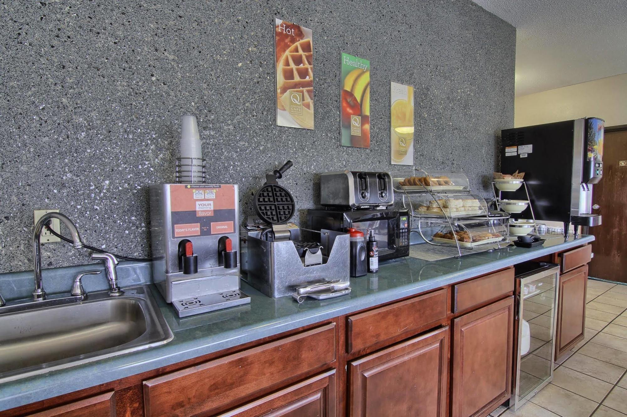 Quality Inn & Suites Danville Bagian luar foto