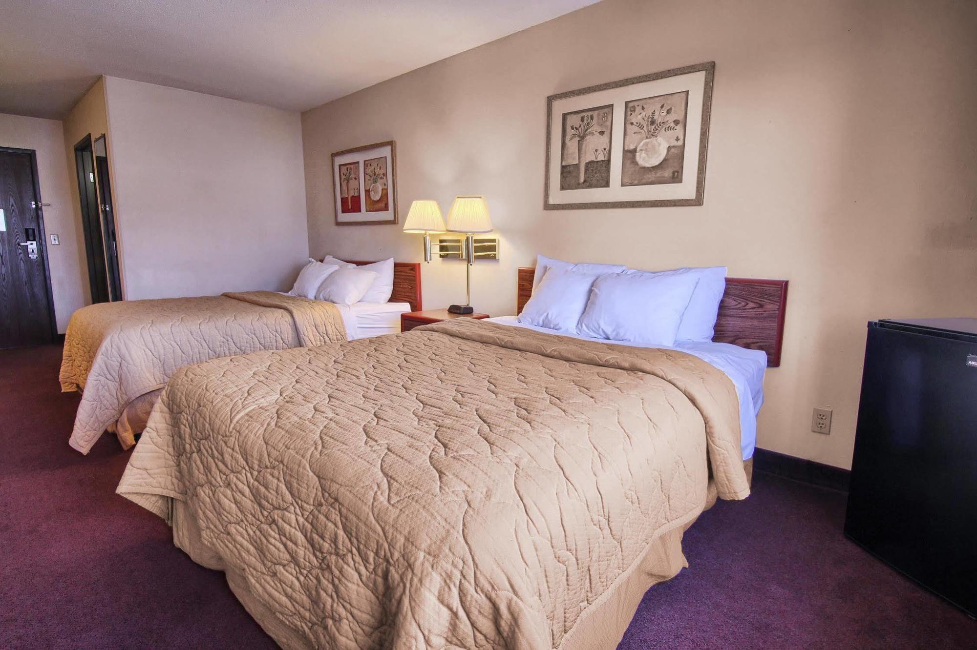 Quality Inn & Suites Danville Bagian luar foto
