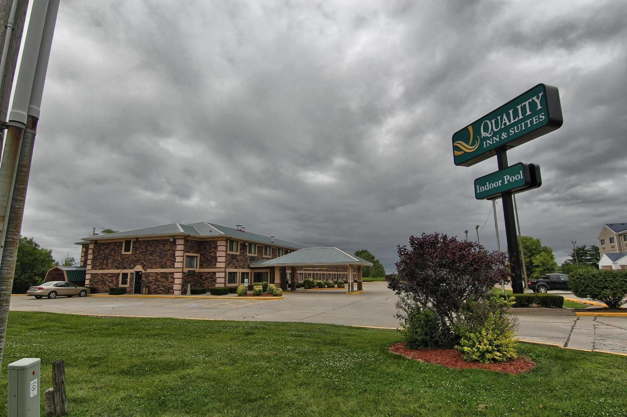 Quality Inn & Suites Danville Bagian luar foto
