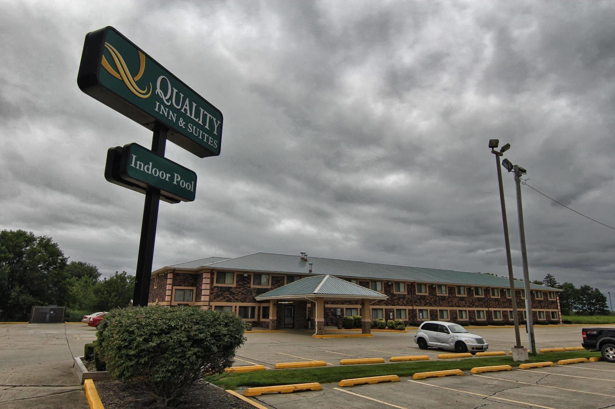 Quality Inn & Suites Danville Bagian luar foto